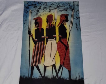 Afrikanische Wandbehang Batik von drei Masaai-Kriegern, handgemachte Wanddekoration Batik, Masaai-Krieger mit Speeren Batik, Tansania Wachs gefärbte Batik