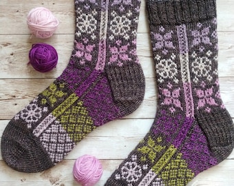 Welcome to My Garden Socks - PDF Sock Knitting Pattern