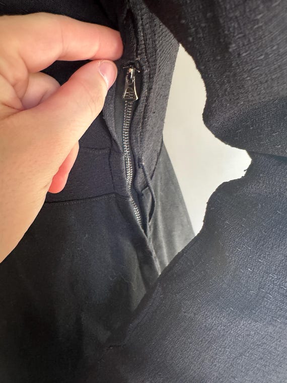 1930s Black Keyhole Dress - image 13