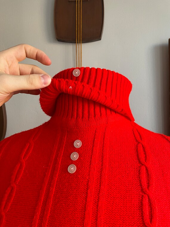 60s/70s Red Turtleneck with Button Detailing - image 2