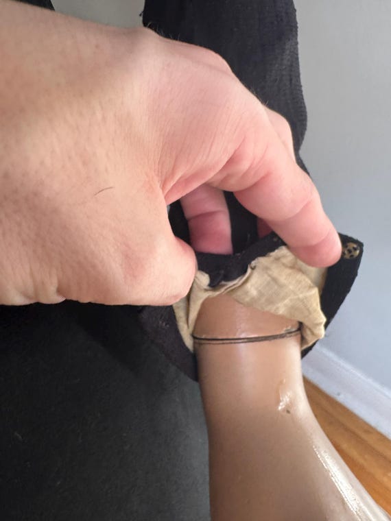 1930s Black Keyhole Dress - image 10