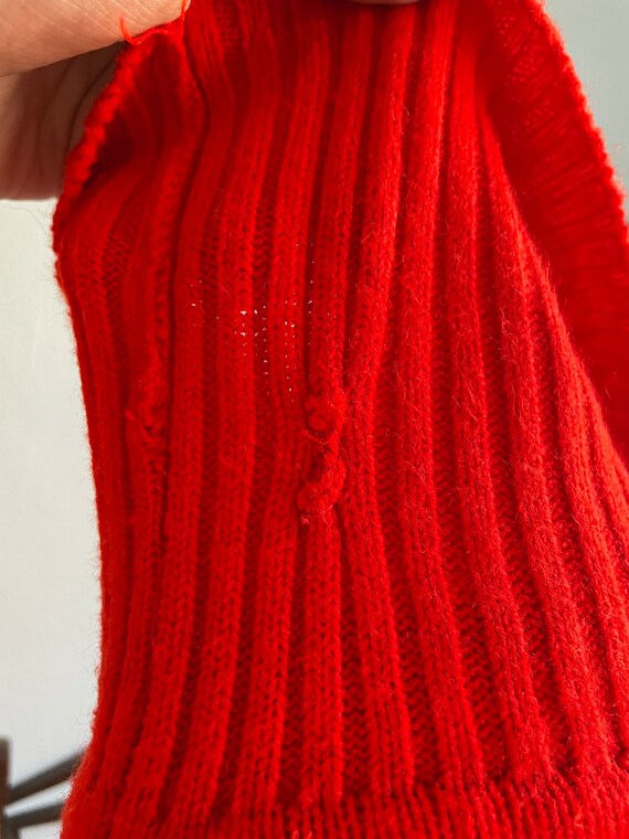 60s/70s Red Turtleneck with Button Detailing - image 5