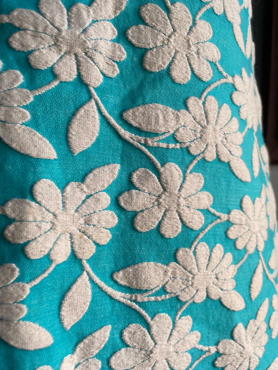 1960s Blue and White Floral Shift Dress - image 2