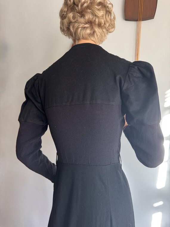 1930s Black Keyhole Dress - image 7
