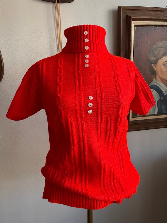 60s/70s Red Turtleneck with Button Detailing - image 1