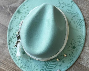 Laser Engraved Wide Brim Hat: Light Teal Wildflower Design  display picture 1