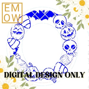 Puede incluir: Un diseño digital azul de una corona de Halloween con un murciélago, bastones de caramelo, calabazas, calaveras y botellas de poción. La corona es circular y tiene un espacio en blanco en el centro.