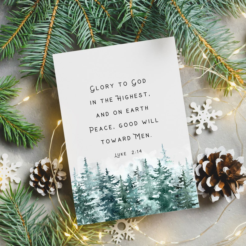 Peut inclure: Un imprim&eacute; sur le th&egrave;me de No&euml;l avec un fond aquarelle d'une for&ecirc;t enneig&eacute;e. Le texte dit "Gloire &agrave; Dieu au plus haut des cieux. Et paix sur la terre, bonne volont&eacute; envers les hommes. Luc 2:14".