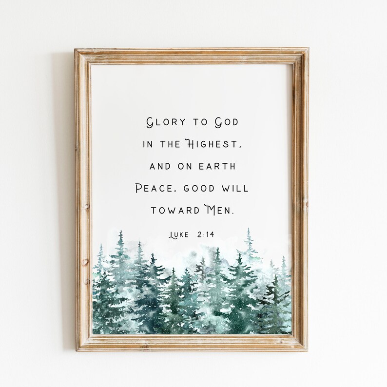 Peut inclure: Une impression encadr&eacute;e avec une illustration aquarelle d'une for&ecirc;t avec une citation de la Bible&nbsp;: &laquo;&nbsp;Gloire &agrave; Dieu au plus haut des cieux, et paix sur la terre, bonne volont&eacute; envers les hommes. Luc 2&nbsp;:14&nbsp;&raquo;