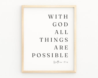 Op de afbeelding: Een ingelijst print met de tekst "Met God is alles mogelijk" en de bijbelverwijzing "Mattheüs 19:26".