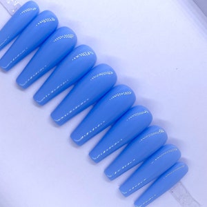 BUBBLES | Blue Press On Nails