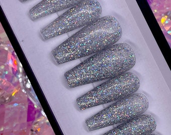 Silber Glitter Drücken Sie auf die Nägel | Holographisch tanzende Diamanten