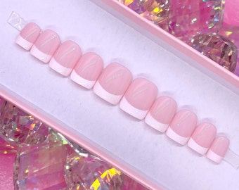 CLASSIC FRENCH | French Tip Press On nails