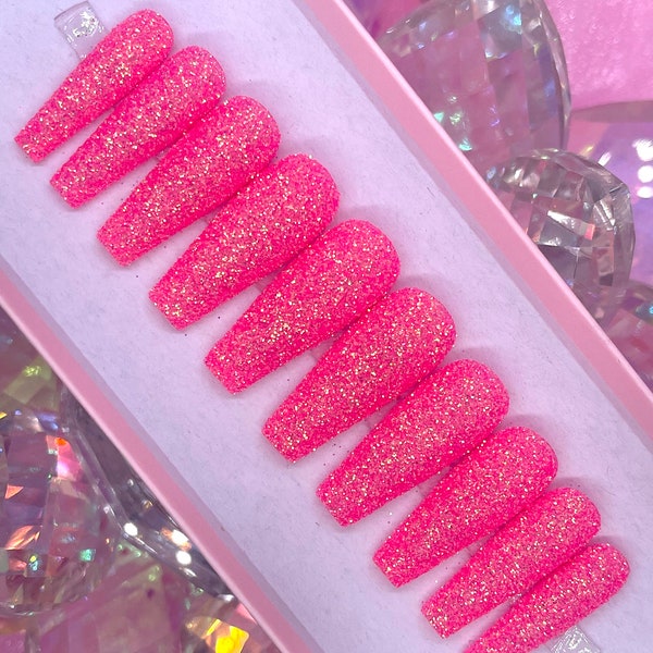 JOLIE | Presse à paillettes de sucre rose vif sur les ongles | Ongles roses | Presse à paillettes sur les ongles | Ongles roses scintillants | Appuyez sur les ongles