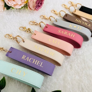 Llavero de pulsera personalizado, llavero con correa con monograma, regalo con iniciales, regalo personalizado, llavero de coche con lazo, piel sintética saffiano