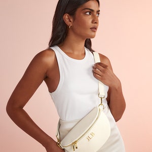 Personalisierte Leder Gürteltasche, Vegan Leder Crossbody Bag, Geburtstagsgeschenk für sie, Frau Geschenk, Monogramm Kunstleder Crossbody Bag Geschenk