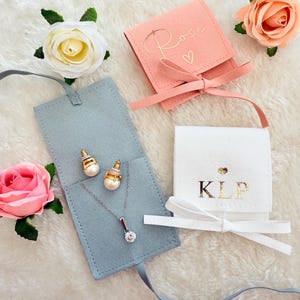 Pochette cadeau personnalisée bijoux minimalistes, pochette cadeau, demoiselle d'honneur, rangement boucles d'oreilles, rangement bagues, rangement collier, rangement bracelet, Noël