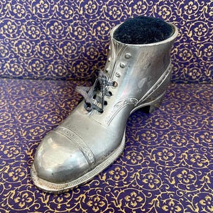 Vintage metal shoe pin cushion.