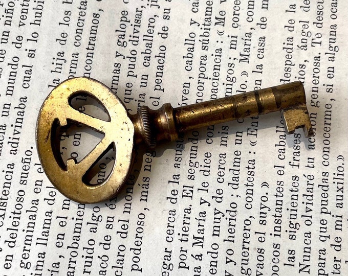 Vintage Victrola Skeleton Key Etsy