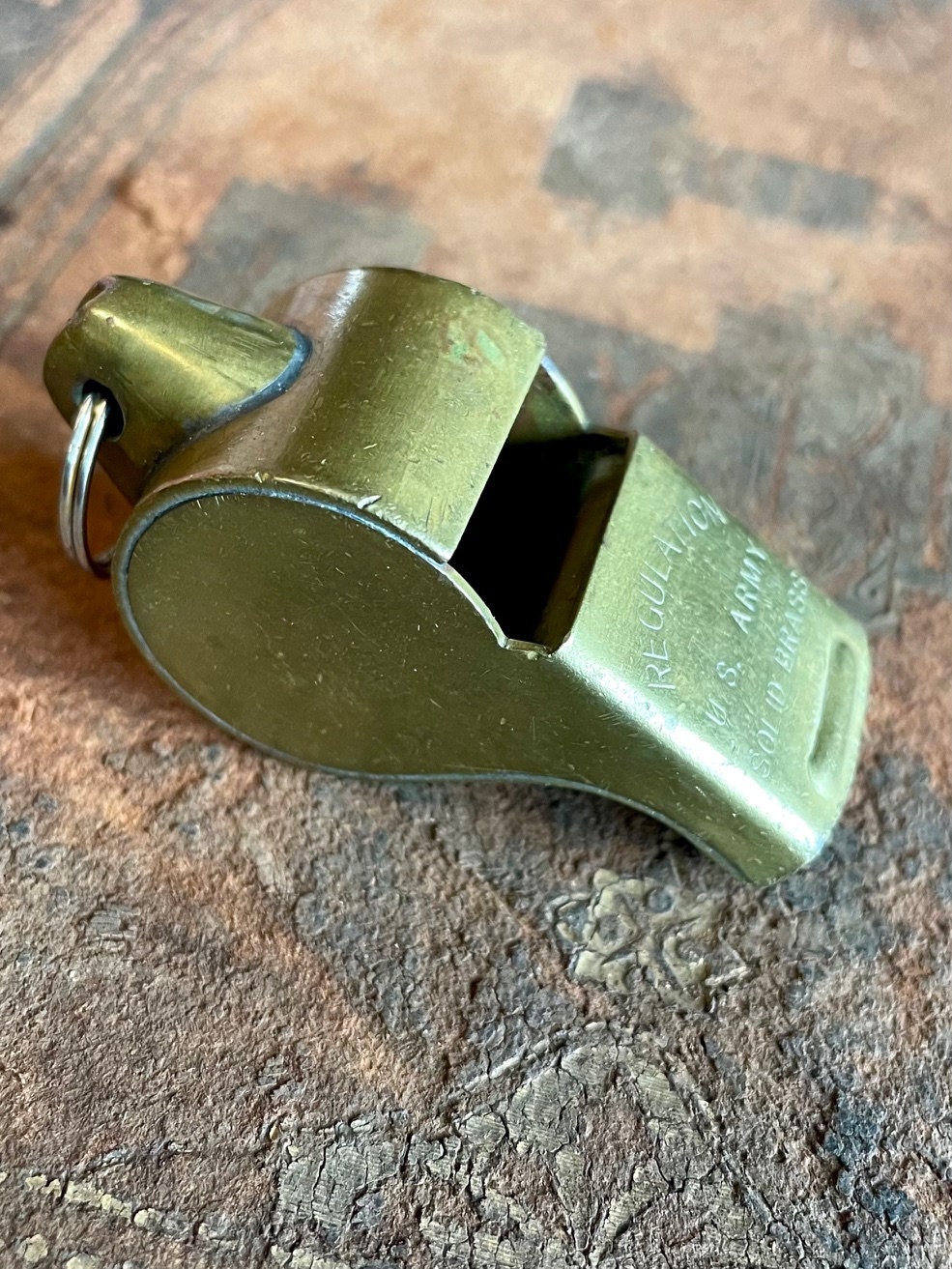 実物ヴィンテージ US ARMY REGULATION ホイッスル USED Vintage Regulation U.S. Army Brass Whistle – Hahn's World of