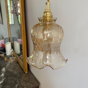 Tragbare Lampe mit Vintage-Bernsteinglaskugel