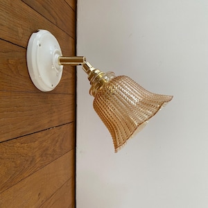 Wandleuchte mit Vintage-Tulpe aus Bernsteinglas