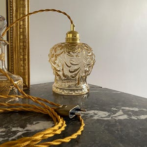 Tragbare Lampe mit Vintage-Bernsteinglaskugel