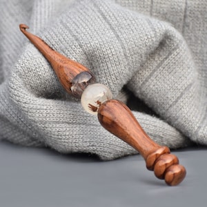 Rosewood Resin Mix Crochet hook Yarn Craft Knitting Needle 3mm to 16mm Different Size Yarn Crochet Hooks Engraved with Sizes Best Gift ideas