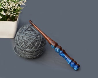 Ganchos de crochet de mezcla de resina epoxi y palisandro Gancho de ganchillo de mango ergonómico hecho a mano 3 mm a 16 mm Resina pura de palisandro puro - la mejor idea de regalo