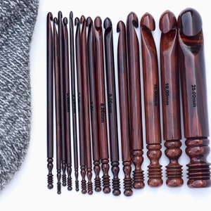 Ergonomic Wooden crochet hooks Set of 15 Natural Rosewood crochet hooks set Wooden yarn handled Engraved with Sizes Best idea for gift zdjęcie 2