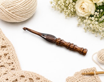 Handmade Rosewood Resin Crochet Hook: Ergonomic Yarn Weaving Tool