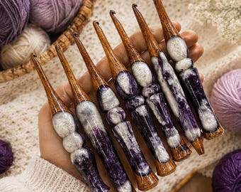 Handmade Purple Resin Crochet Hook, Ergonomic Wooden Needle, Smooth Yarn Tool, Gift for Crocheters