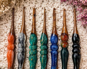 Handmade Wooden Resin Crochet Hook, Ergonomic Yarn Needle, Smooth Grip, Gift for Makers