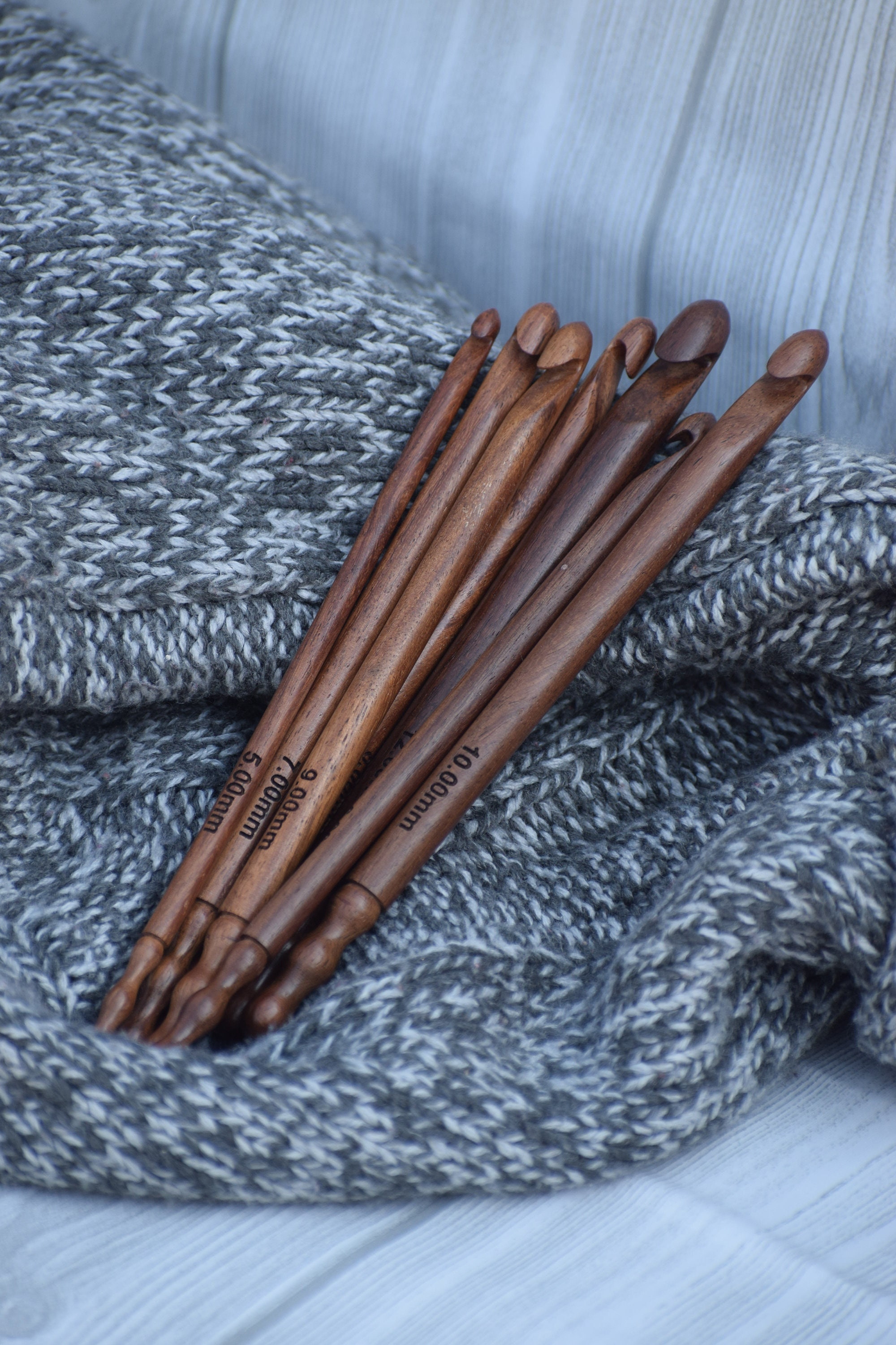 15.7 40cm Bamboo Circular Knitting Needles Sizes US 0 2.0mm 1 2.25mm 2  3.75mm 3 3.25mm 4 3.5mm 5 3.75mm 6 4.0mm 7 4.5mm 40 Cm 