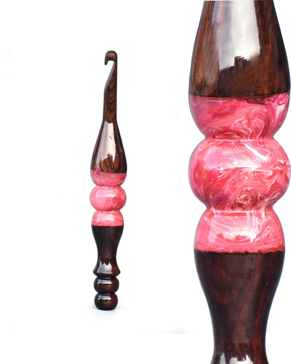 Handmade Rosewood Resin Crochet Hook: Ergonomic Yarn Craft Tool