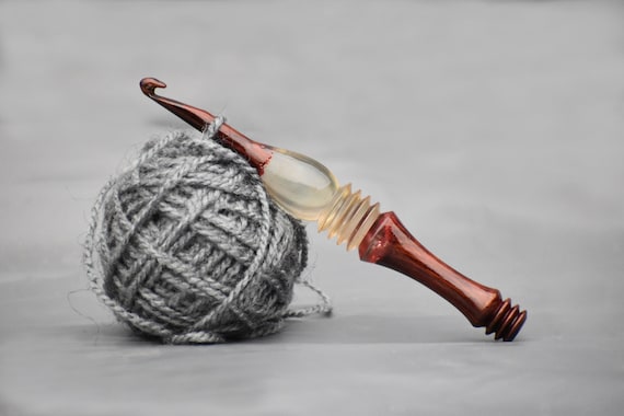 Wood and Resin Mix Ergonomic Soft Handle Crochet Hooks Knitting Needle-  Resin Handle Crochet Hook Knit Craft Knitting Needle Weave Yarn/Best Gift