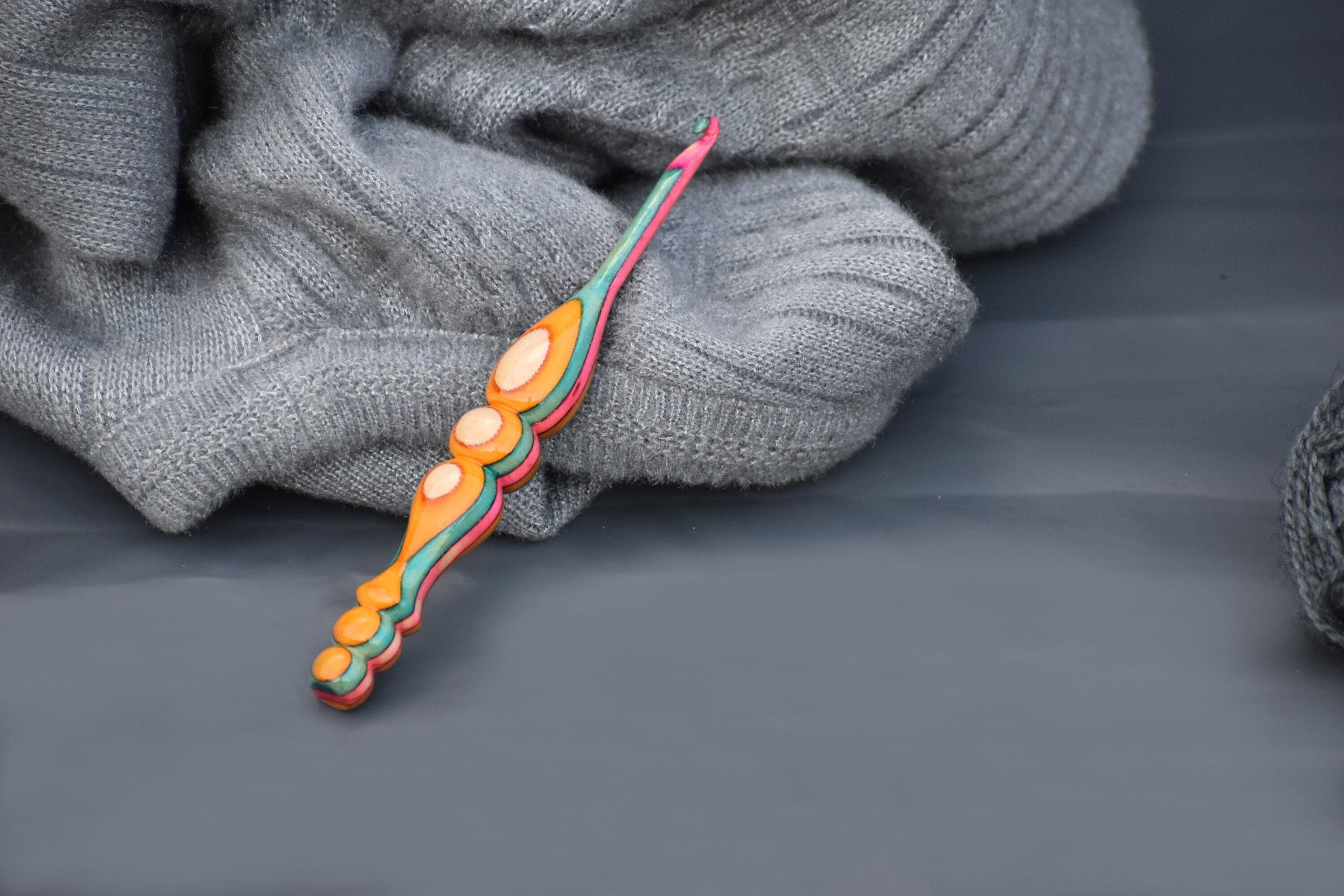 Ommi Ergonomic Handle Crochet Hooks, Wood Base Metal 3 mm, Steam Beech