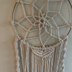 Macrame wall hanger
