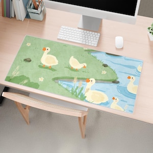 Alfombrilla de escritorio con dibujos de patos, alfombrilla de ratón grande, alfombrillas de ratón kawaii, accesorios de oficina con teclado de computadora, bordes cosidos, decoración estética de escritorio