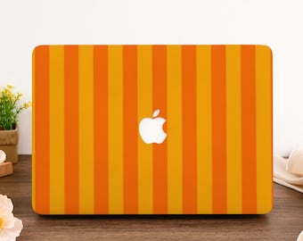 オレンジストライプ柄MacBookケースカバー（2025年版Air 13/15インチ