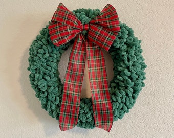 Green Loop Yarn Christmas Wreath: Red Plaid Bow, Holiday Decor