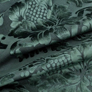Damask velvet fabric for furnishings, bags, accessories. By the meter multiples of 50 cm: 1 50 x 140 cm 2 100 x 140 cm etc... Verde