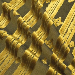 Damask Velvet Fabric for Furniture. By the meter (multiples of 50 cm: 1 = 50 x 140 cm; 2 = 100 x 140 cm etc...)