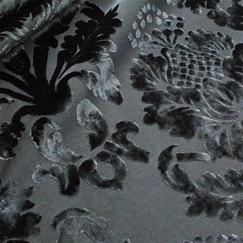 Damask velvet fabric for furnishings, bags, accessories. By the meter multiples of 50 cm: 1 50 x 140 cm 2 100 x 140 cm etc... Nero