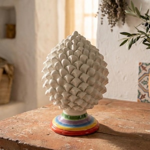 Piña de cerámica hecha a mano, cerámica italiana de Caltagirone, colorido elemento decorativo siciliano.