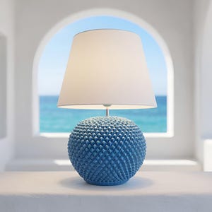 Luminária artesanal em cerâmica turquesa em formato de pinha, da Caltagirone Pottery, iluminação artesanal italiana, decoração siciliana para casa.