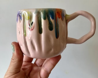 Tazza in ceramica rosa fatta a mano: oggetto da collezione moderno (295 ml)