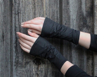 Mira reversible cuffs, black, short arm warmers made of viscose jersey size S/meter