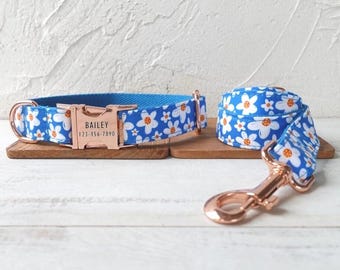 Frangipani Personalisiertes Hundehalsband und Leine - Blaues Hundehalsband und Leine - Hundehalsband und Fliege mit Blumenmuster - Hundehalsband mit Gravur - Süße Leine