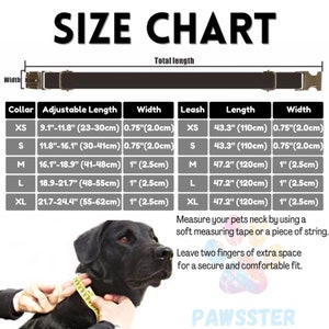 Op de afbeelding: Maattabel voor hondenhalsbanden en leibanden met verstelbare lengtes en breedtes in inches en centimeters. De tabel toont de maten XS, S, M, L en XL. Een zwarte hond is afgebeeld met een gele meetlint om zijn nek.